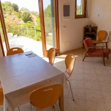 Aia Villa Lacona